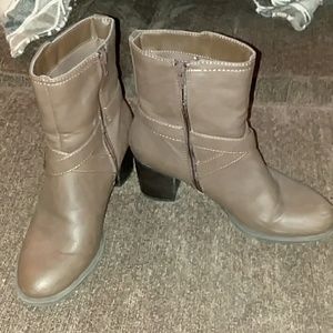 Women’s Brown Mid-Calf Block Heel Boots